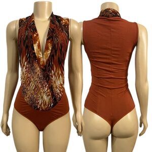 NWT Bebe Printed sleeveless wrap bodysuit clay multicolor Medium